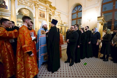 Митрополит Игнатий совершил ночную Божественную литургию в храме апостола и евангелиста Иоанна Богослова при СПДС