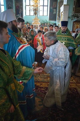 Митрополит Игнатий совершил Божественную литургию в Свято-Духовском соборе г. Саратова