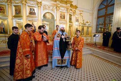 Митрополит Игнатий совершил ночную Божественную литургию в храме апостола и евангелиста Иоанна Богослова при СПДС