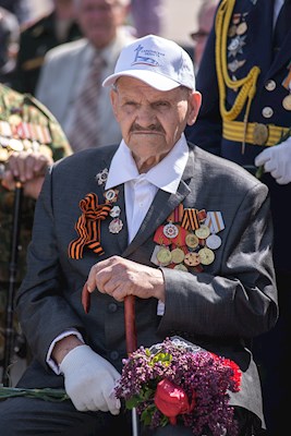 Митрополит Игнатий и губернатор региона возложили цветы в память о воинах Великой Отечественной войны