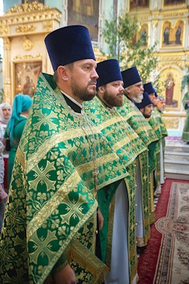 Митрополит Игнатий совершил Божественную литургию в Свято-Духовском соборе г. Саратова