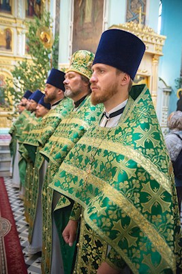 Митрополит Игнатий совершил Божественную литургию в Свято-Духовском соборе г. Саратова