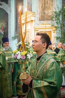 Митрополит Игнатий совершил Божественную литургию в Свято-Духовском соборе г. Саратова