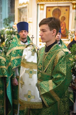 Митрополит Игнатий совершил Божественную литургию в Свято-Духовском соборе г. Саратова