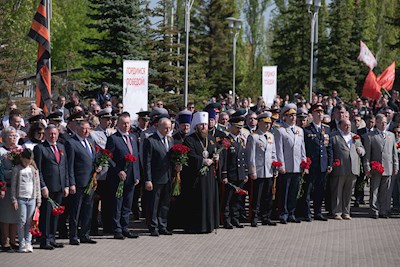 Митрополит Игнатий и губернатор региона возложили цветы в память о воинах Великой Отечественной войны