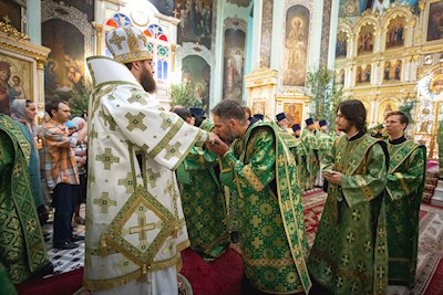 Митрополит Игнатий совершил Божественную литургию в Свято-Духовском соборе г. Саратова