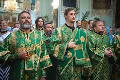 Митрополит Игнатий совершил Божественную литургию в Свято-Духовском соборе г. Саратова