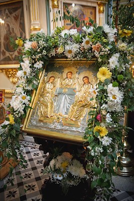 Митрополит Игнатий совершил Божественную литургию в Свято-Духовском соборе г. Саратова
