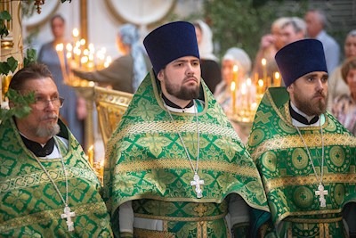 Митрополит Игнатий совершил Божественную литургию в Свято-Духовском соборе г. Саратова