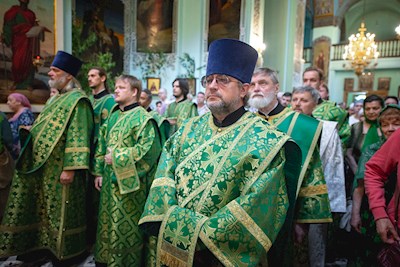Митрополит Игнатий совершил Божественную литургию в Свято-Духовском соборе г. Саратова