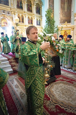 Митрополит Игнатий совершил Божественную литургию в Свято-Духовском соборе г. Саратова