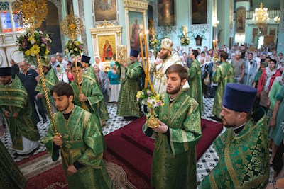 Митрополит Игнатий совершил Божественную литургию в Свято-Духовском соборе г. Саратова