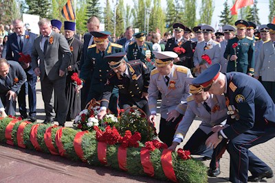 Митрополит Игнатий и губернатор региона возложили цветы в память о воинах Великой Отечественной войны