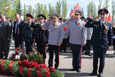 Митрополит Игнатий и губернатор региона возложили цветы в память о воинах Великой Отечественной войны
