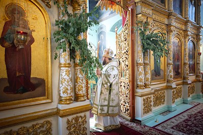 Митрополит Игнатий совершил Божественную литургию в Свято-Духовском соборе г. Саратова