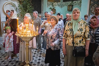 Митрополит Игнатий совершил Божественную литургию в Свято-Духовском соборе г. Саратова