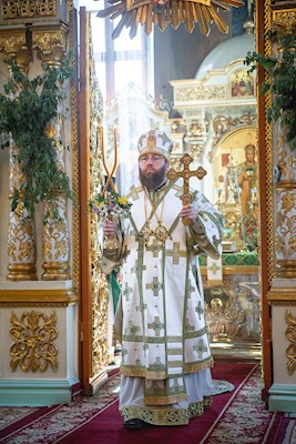 Митрополит Игнатий совершил Божественную литургию в Свято-Духовском соборе г. Саратова