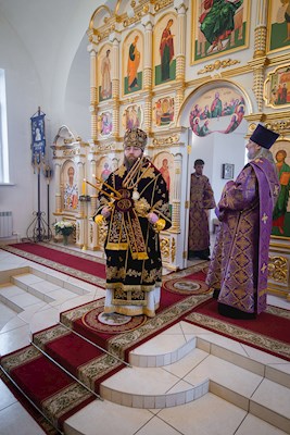 Митрополит Игнатий совершил Божественную литургию во Владимирском женском монастыре г. Вольска