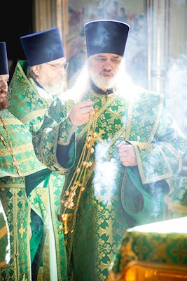 Митрополит Игнатий совершил Божественную литургию в Свято-Духовском соборе г. Саратова