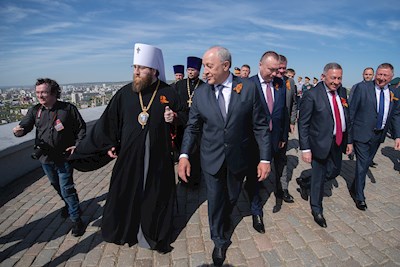 Митрополит Игнатий и губернатор региона возложили цветы в память о воинах Великой Отечественной войны