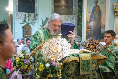 Митрополит Игнатий совершил Божественную литургию в Свято-Духовском соборе г. Саратова