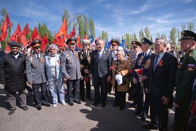 Митрополит Игнатий и губернатор региона возложили цветы в память о воинах Великой Отечественной войны