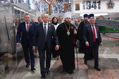 Митрополит Игнатий и губернатор региона возложили цветы в память о воинах Великой Отечественной войны