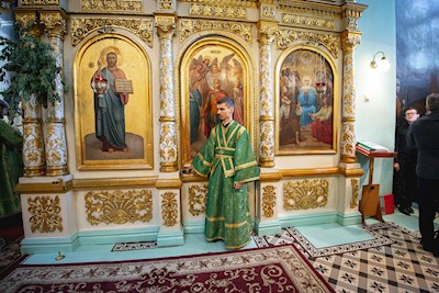 Митрополит Игнатий совершил Божественную литургию в Свято-Духовском соборе г. Саратова