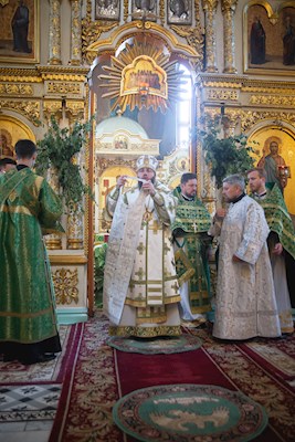 Митрополит Игнатий совершил Божественную литургию в Свято-Духовском соборе г. Саратова