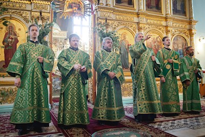 Митрополит Игнатий совершил Божественную литургию в Свято-Духовском соборе г. Саратова
