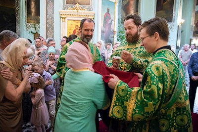 Митрополит Игнатий совершил Божественную литургию в Свято-Духовском соборе г. Саратова