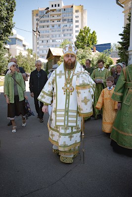 Митрополит Игнатий совершил Божественную литургию в Свято-Духовском соборе г. Саратова