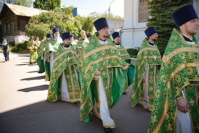 Митрополит Игнатий совершил Божественную литургию в Свято-Духовском соборе г. Саратова