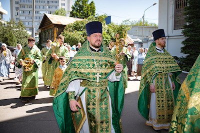 Митрополит Игнатий совершил Божественную литургию в Свято-Духовском соборе г. Саратова