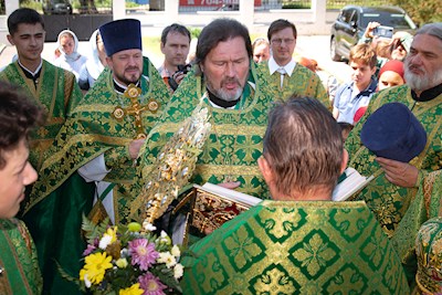 Митрополит Игнатий совершил Божественную литургию в Свято-Духовском соборе г. Саратова