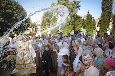 Митрополит Игнатий совершил Божественную литургию в Свято-Духовском соборе г. Саратова