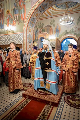 Архиереи Саратовской митрополии совершили Великое освящение храма великомученика Георгия Победоносца г. Покровска (Энгельса) и Божественную литургию в новоосвященном храме