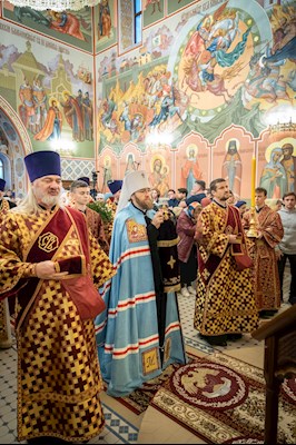 Архиереи Саратовской митрополии совершили Великое освящение храма великомученика Георгия Победоносца г. Покровска (Энгельса) и Божественную литургию в новоосвященном храме
