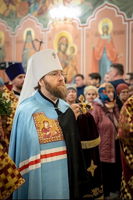 Архиереи Саратовской митрополии совершили Великое освящение храма великомученика Георгия Победоносца г. Покровска (Энгельса) и Божественную литургию в новоосвященном храме