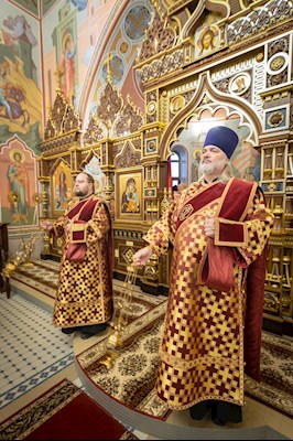 Архиереи Саратовской митрополии совершили Великое освящение храма великомученика Георгия Победоносца г. Покровска (Энгельса) и Божественную литургию в новоосвященном храме
