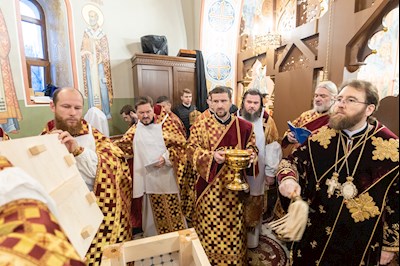 Архиереи Саратовской митрополии совершили Великое освящение храма великомученика Георгия Победоносца г. Покровска (Энгельса) и Божественную литургию в новоосвященном храме