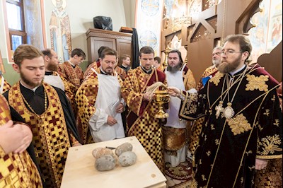 Архиереи Саратовской митрополии совершили Великое освящение храма великомученика Георгия Победоносца г. Покровска (Энгельса) и Божественную литургию в новоосвященном храме