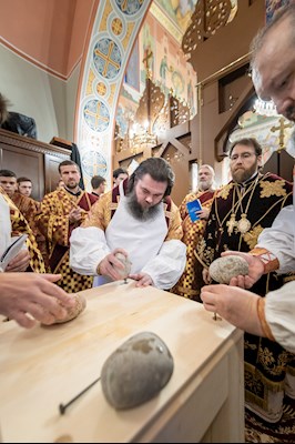 Архиереи Саратовской митрополии совершили Великое освящение храма великомученика Георгия Победоносца г. Покровска (Энгельса) и Божественную литургию в новоосвященном храме