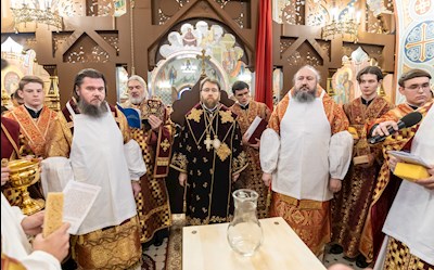 Архиереи Саратовской митрополии совершили Великое освящение храма великомученика Георгия Победоносца г. Покровска (Энгельса) и Божественную литургию в новоосвященном храме