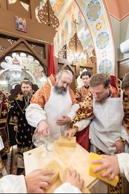 Архиереи Саратовской митрополии совершили Великое освящение храма великомученика Георгия Победоносца г. Покровска (Энгельса) и Божественную литургию в новоосвященном храме
