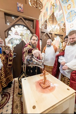 Архиереи Саратовской митрополии совершили Великое освящение храма великомученика Георгия Победоносца г. Покровска (Энгельса) и Божественную литургию в новоосвященном храме
