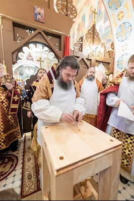 Архиереи Саратовской митрополии совершили Великое освящение храма великомученика Георгия Победоносца г. Покровска (Энгельса) и Божественную литургию в новоосвященном храме
