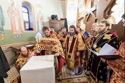 Архиереи Саратовской митрополии совершили Великое освящение храма великомученика Георгия Победоносца г. Покровска (Энгельса) и Божественную литургию в новоосвященном храме