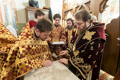 Архиереи Саратовской митрополии совершили Великое освящение храма великомученика Георгия Победоносца г. Покровска (Энгельса) и Божественную литургию в новоосвященном храме