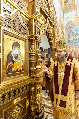 Архиереи Саратовской митрополии совершили Великое освящение храма великомученика Георгия Победоносца г. Покровска (Энгельса) и Божественную литургию в новоосвященном храме